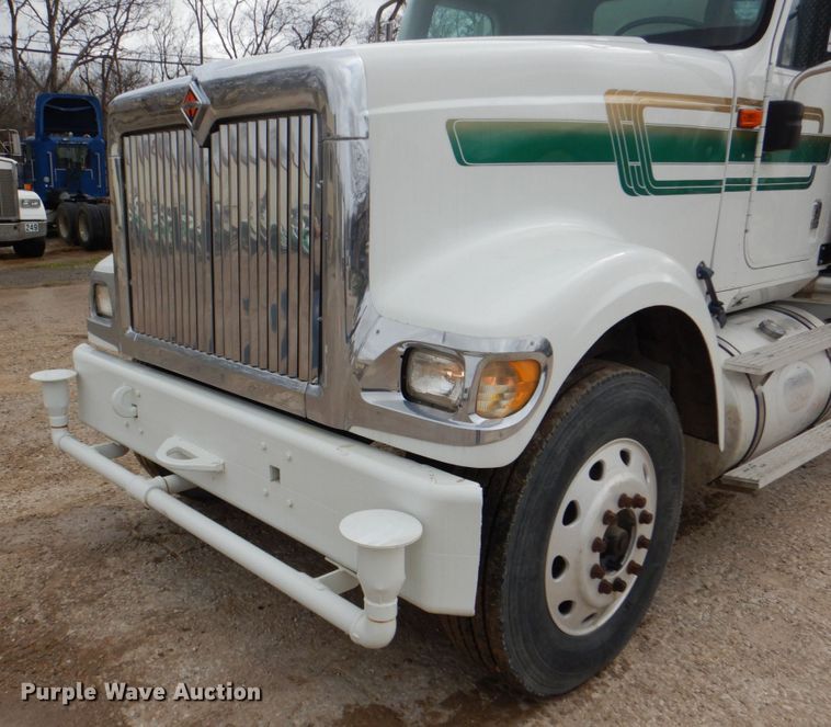 image for item DH5301 2002 International 9900i water truck