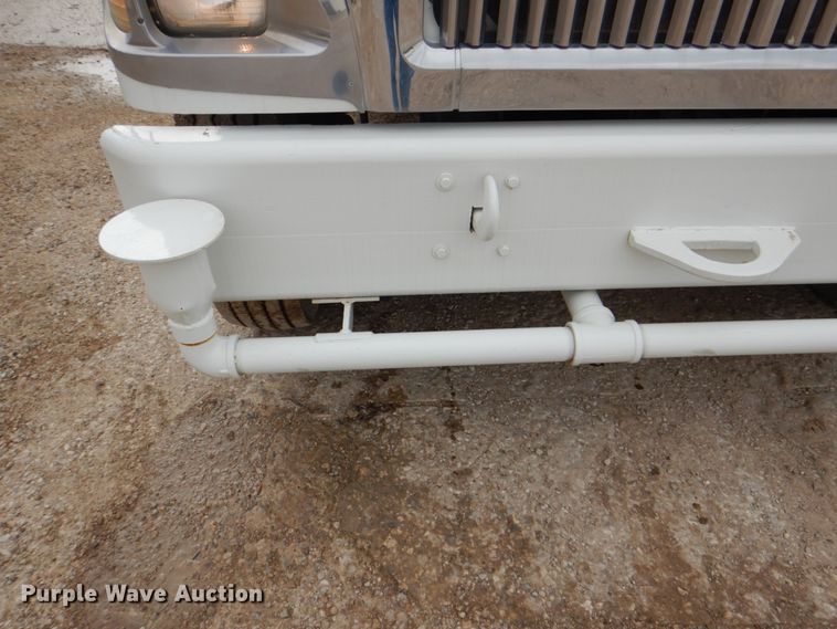 image for item DH5301 2002 International 9900i water truck