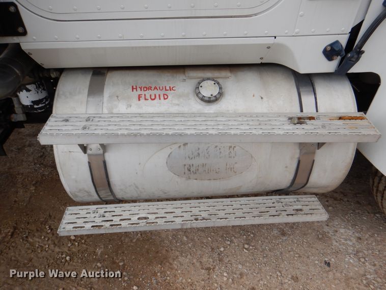 image for item DH5301 2002 International 9900i water truck