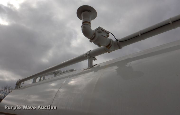 image for item DH5301 2002 International 9900i water truck