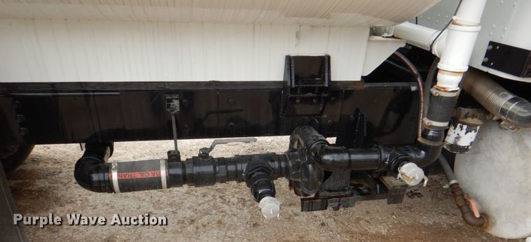 image for item DH5301 2002 International 9900i water truck