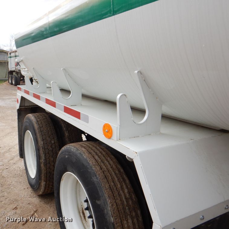 image for item DH5301 2002 International 9900i water truck