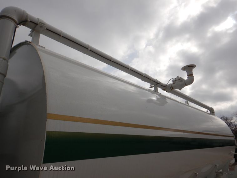 image for item DH5301 2002 International 9900i water truck