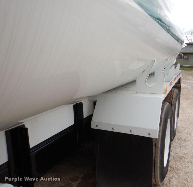 image for item DH5301 2002 International 9900i water truck