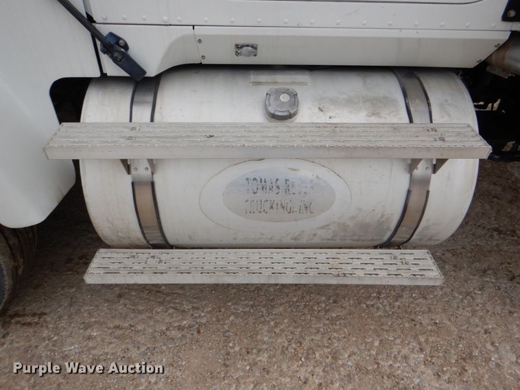 image for item DH5301 2002 International 9900i water truck