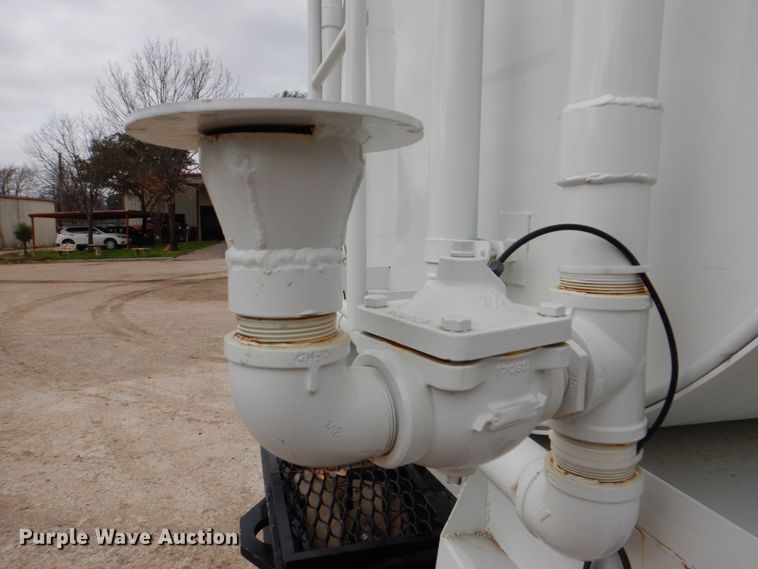 image for item DH5301 2002 International 9900i water truck