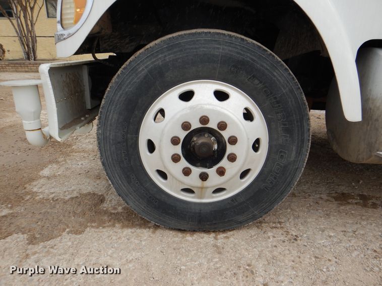 image for item DH5301 2002 International 9900i water truck