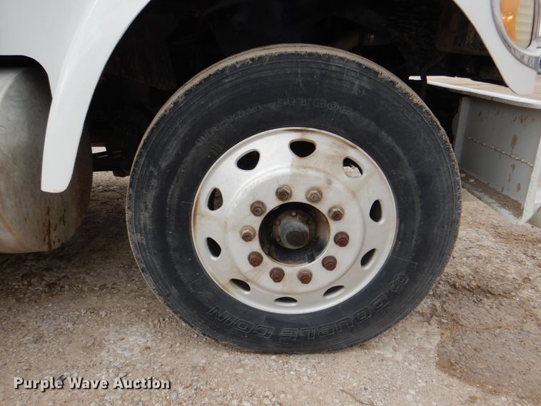 image for item DH5301 2002 International 9900i water truck