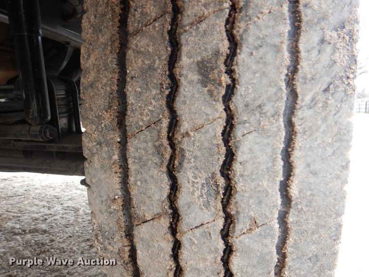 image for item DH5301 2002 International 9900i water truck