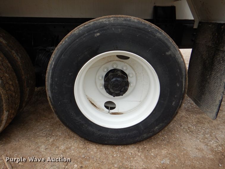 image for item DH5301 2002 International 9900i water truck