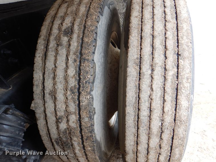 image for item DH5301 2002 International 9900i water truck