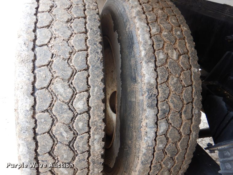 image for item DH5301 2002 International 9900i water truck