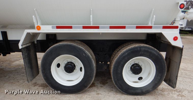 image for item DH5301 2002 International 9900i water truck