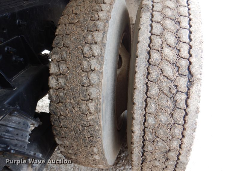 image for item DH5301 2002 International 9900i water truck