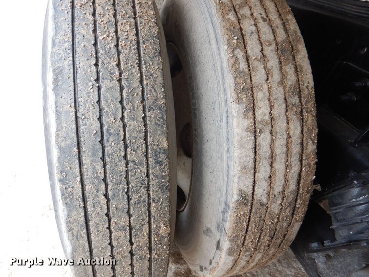 image for item DH5301 2002 International 9900i water truck