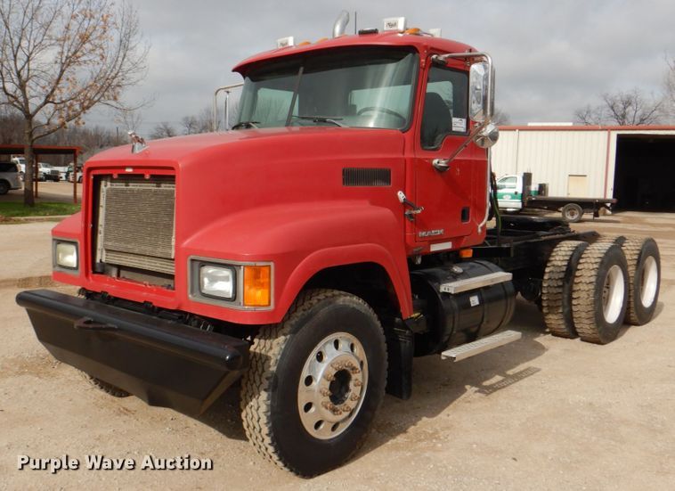 image for item DH5302 2008 Mack Pinnacle CHU semi truck