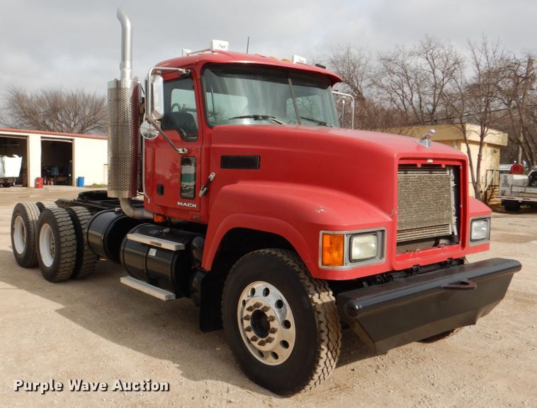 image for item DH5302 2008 Mack Pinnacle CHU semi truck