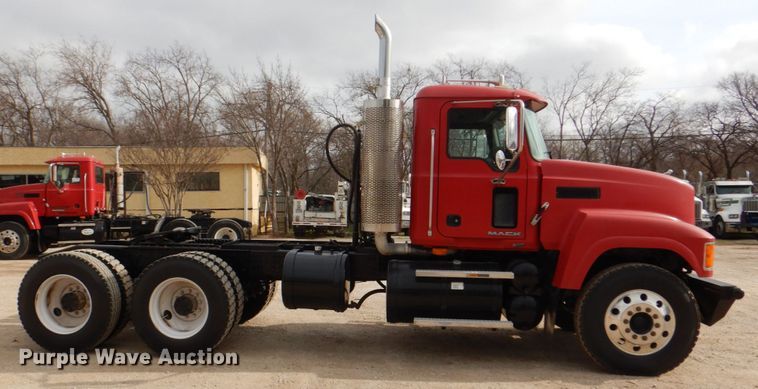 image for item DH5302 2008 Mack Pinnacle CHU semi truck