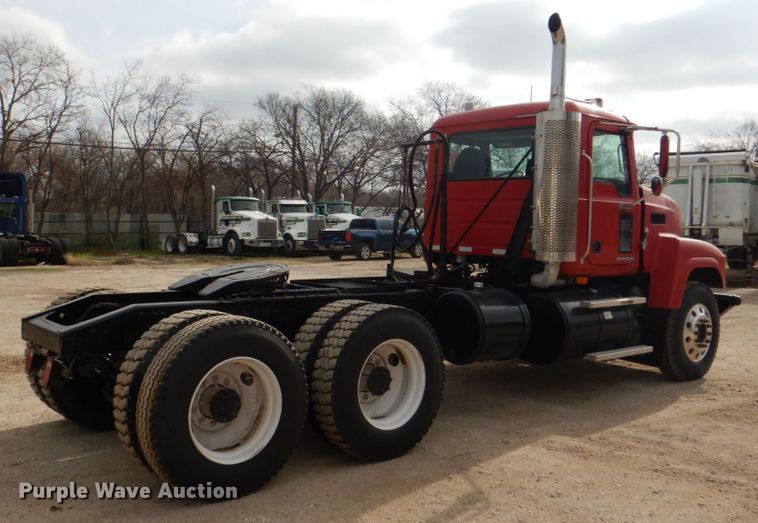 image for item DH5302 2008 Mack Pinnacle CHU semi truck