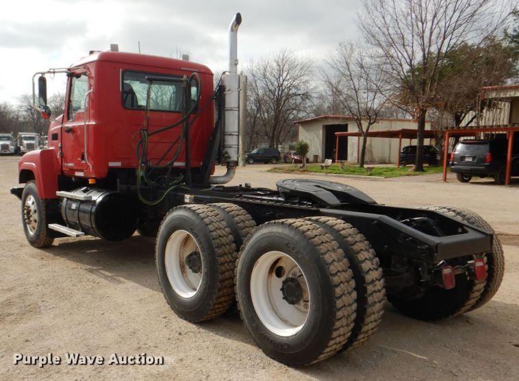image for item DH5302 2008 Mack Pinnacle CHU semi truck