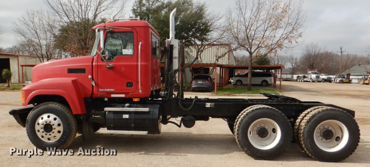 image for item DH5302 2008 Mack Pinnacle CHU semi truck