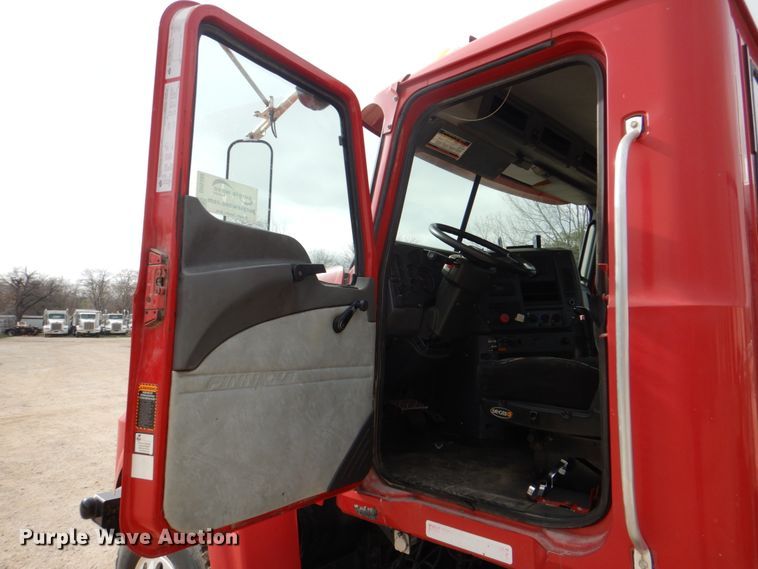 image for item DH5302 2008 Mack Pinnacle CHU semi truck