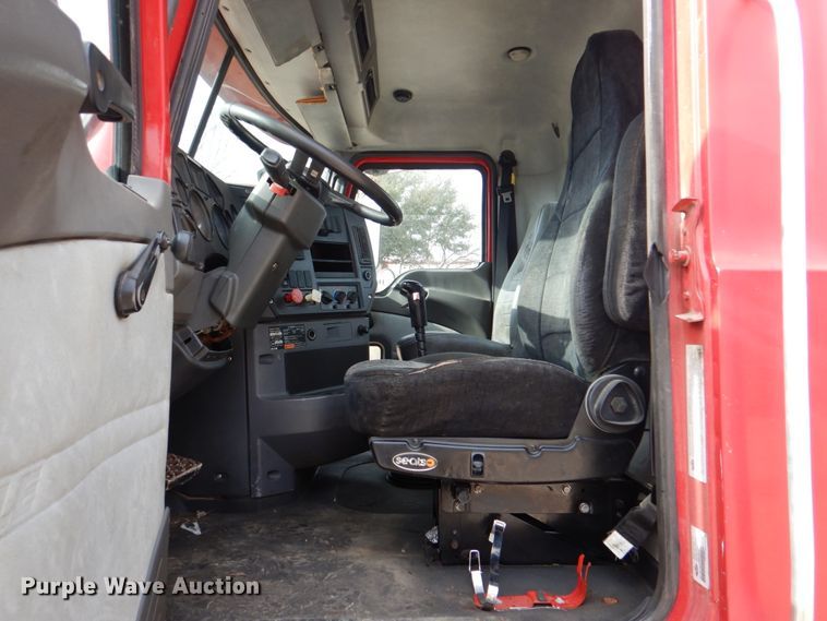 image for item DH5302 2008 Mack Pinnacle CHU semi truck