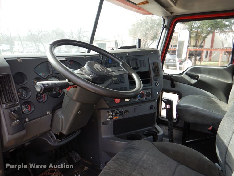 image for item DH5302 2008 Mack Pinnacle CHU semi truck