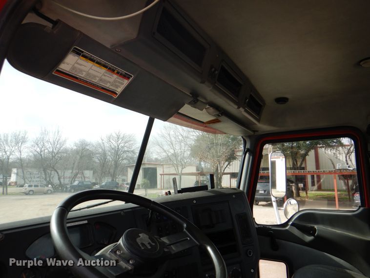 image for item DH5302 2008 Mack Pinnacle CHU semi truck