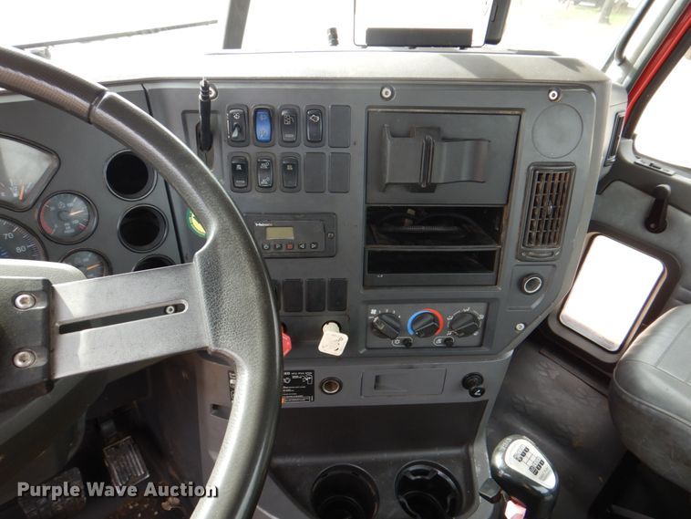 image for item DH5302 2008 Mack Pinnacle CHU semi truck