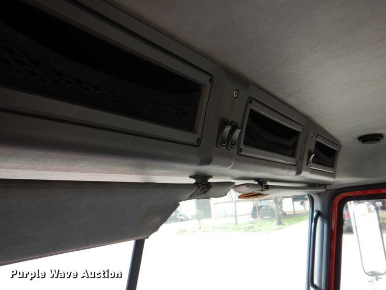 image for item DH5302 2008 Mack Pinnacle CHU semi truck