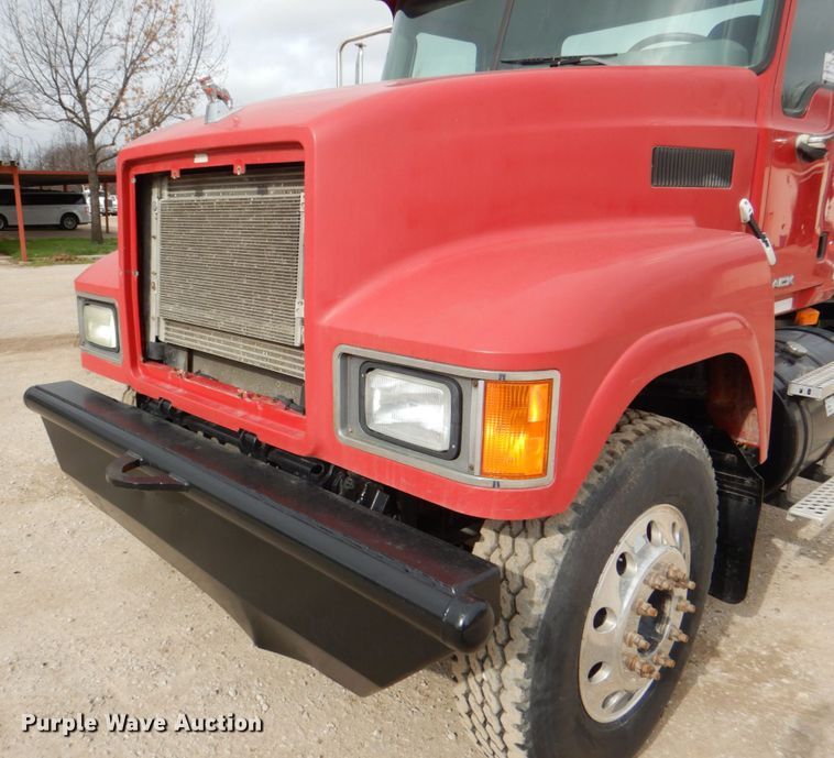 image for item DH5302 2008 Mack Pinnacle CHU semi truck