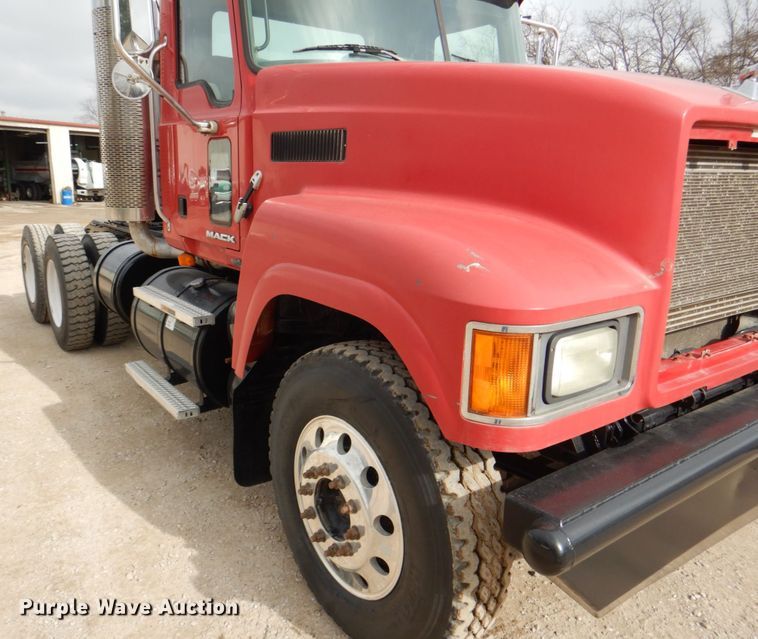image for item DH5302 2008 Mack Pinnacle CHU semi truck