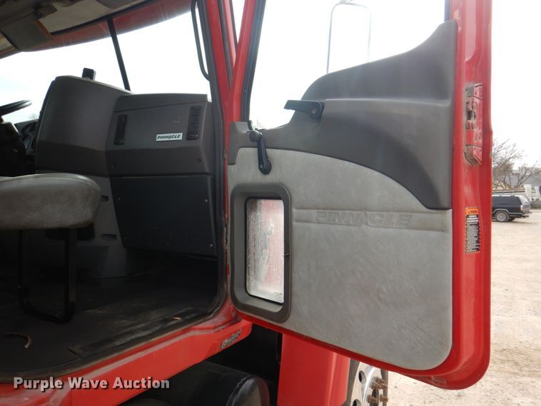 image for item DH5302 2008 Mack Pinnacle CHU semi truck