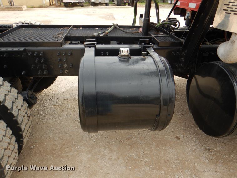 image for item DH5302 2008 Mack Pinnacle CHU semi truck