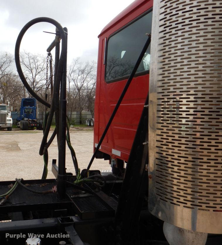 image for item DH5302 2008 Mack Pinnacle CHU semi truck