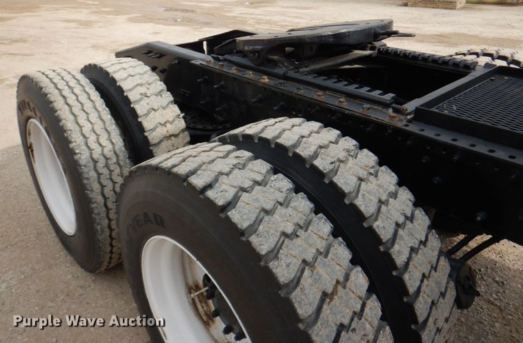 image for item DH5302 2008 Mack Pinnacle CHU semi truck