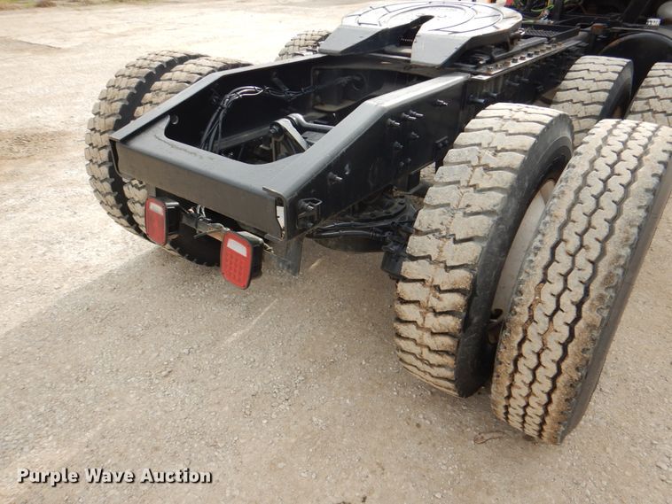 image for item DH5302 2008 Mack Pinnacle CHU semi truck