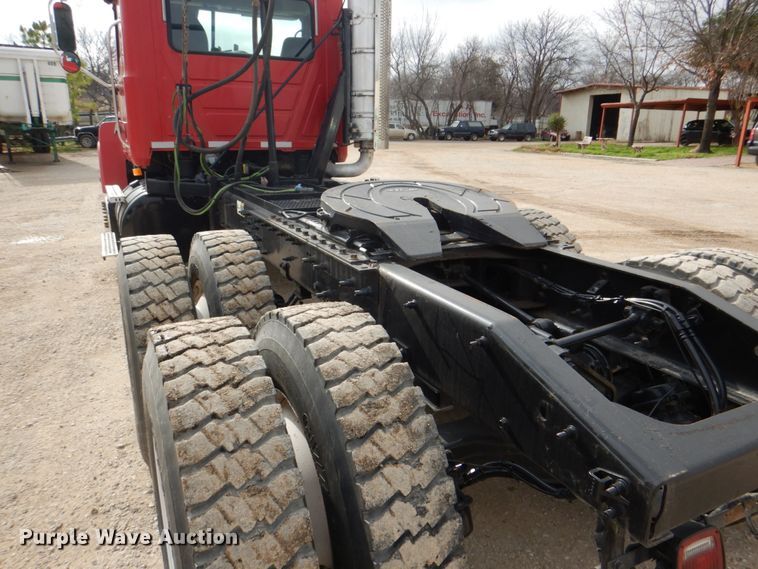 image for item DH5302 2008 Mack Pinnacle CHU semi truck