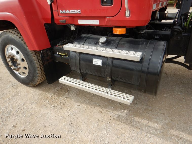 image for item DH5302 2008 Mack Pinnacle CHU semi truck