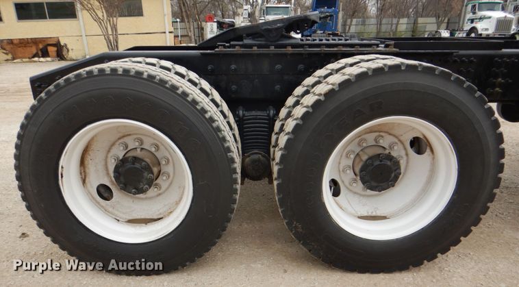 image for item DH5302 2008 Mack Pinnacle CHU semi truck