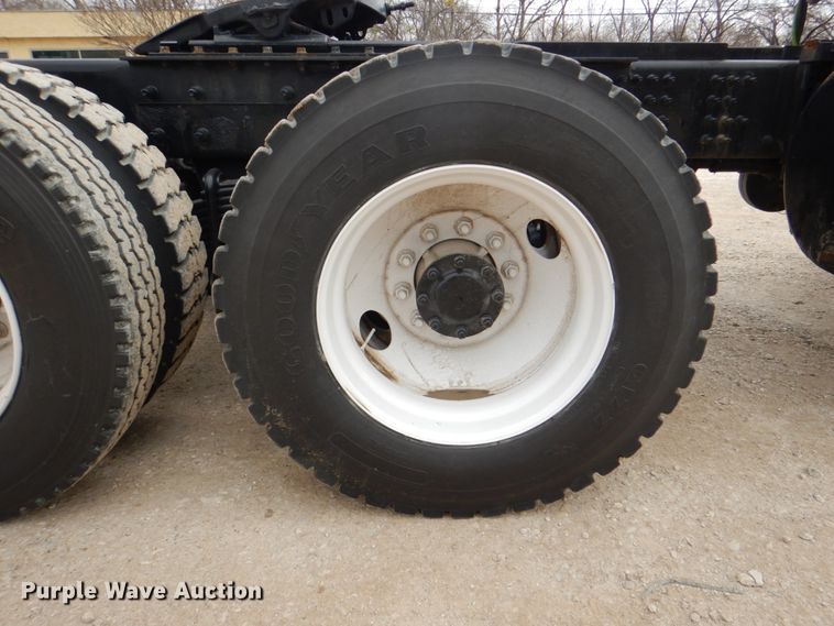 image for item DH5302 2008 Mack Pinnacle CHU semi truck