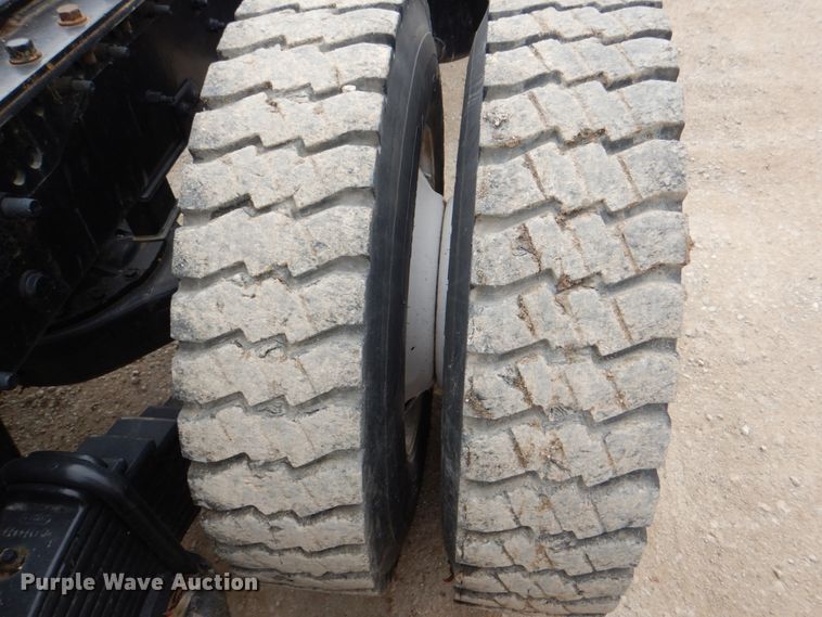 image for item DH5302 2008 Mack Pinnacle CHU semi truck