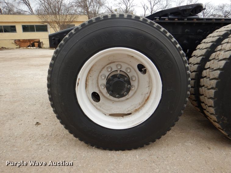 image for item DH5302 2008 Mack Pinnacle CHU semi truck