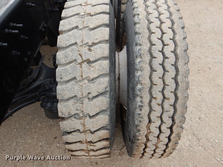 image for item DH5302 2008 Mack Pinnacle CHU semi truck