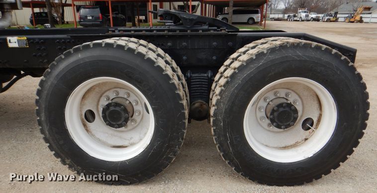 image for item DH5302 2008 Mack Pinnacle CHU semi truck