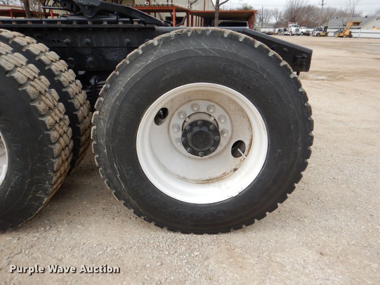 image for item DH5302 2008 Mack Pinnacle CHU semi truck