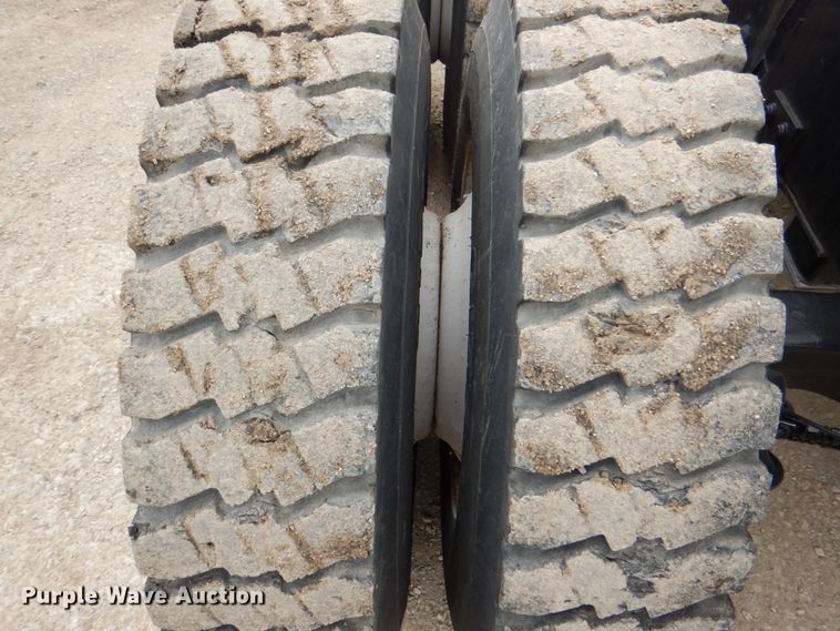 image for item DH5302 2008 Mack Pinnacle CHU semi truck