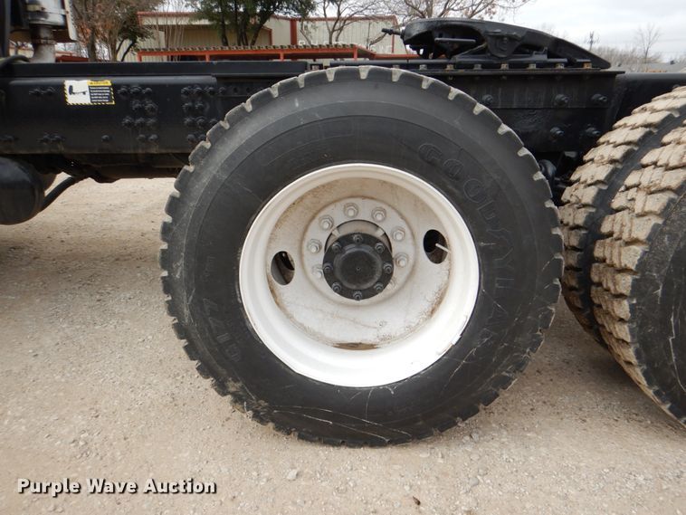 image for item DH5302 2008 Mack Pinnacle CHU semi truck