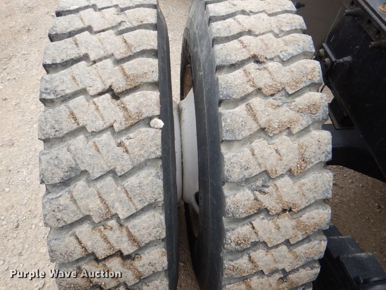 image for item DH5302 2008 Mack Pinnacle CHU semi truck